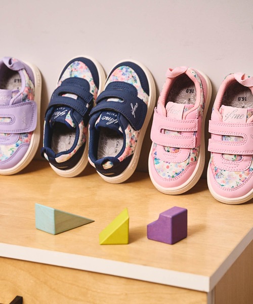 IFME(イフミー)の「KIDS|ifme CALIN 水彩花柄ワンベルトスニーカー(スニーカー・キッズ・パープル/ピンク/ネイビー・15.0cm/17.5cm/18.0cm/20.5cm/16.5cm/17.0cm/16.0cm/20.0cm/21.0cm/15.5cm/19.0cm/18.5cm/19.5cm)」の7枚目の写真