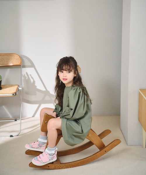 IFME(イフミー)の「KIDS|ifme CALIN 水彩花柄ワンベルトスニーカー(スニーカー・キッズ・パープル/ピンク/ネイビー・15.0cm/17.5cm/18.0cm/20.5cm/16.5cm/17.0cm/16.0cm/20.0cm/21.0cm/15.5cm/19.0cm/18.5cm/19.5cm)」の4枚目の写真