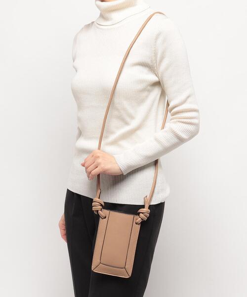 en recre（アンレクレ）の「【M ROSE】レザーミニショルダーバッグ 
