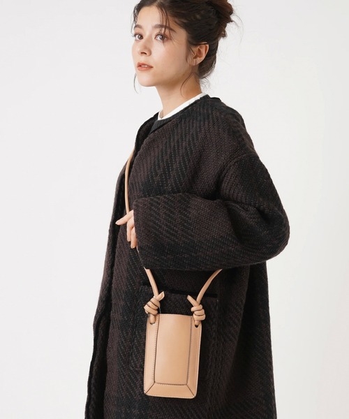 en recre（アンレクレ）の「【M ROSE】レザーミニショルダーバッグ 