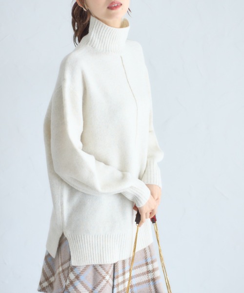 tocco closet（トッコ　クローゼット）の「ミルドライクウールハイネックニットプルオーバー（ニット/セーター・レディース・ピンクベージュ/グレー/オフホワイト/ブルー・M）」の2枚目の写真