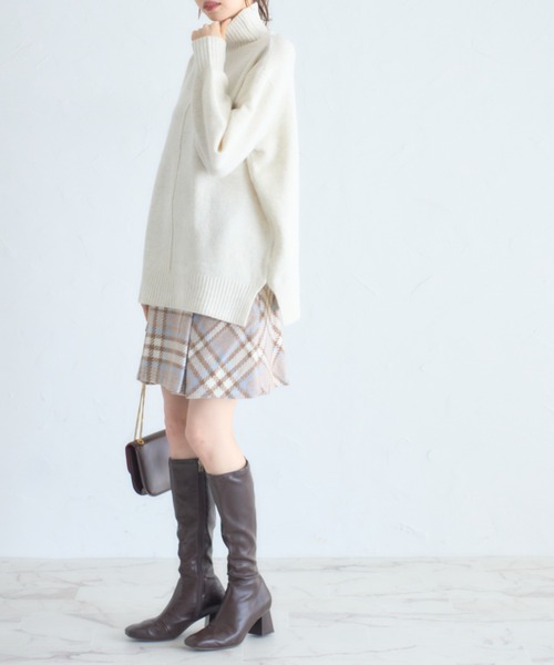 tocco closet（トッコ　クローゼット）の「ミルドライクウールハイネックニットプルオーバー（ニット/セーター・レディース・ピンクベージュ/グレー/オフホワイト/ブルー・M）」の6枚目の写真