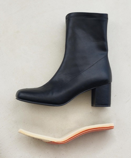 KOBE LETTUCE（コウベレタス）の「高反発＆低反発クッション入りストレッチショートブーツ（ブーツ・レディース・ブラック/アイボリー/グレイッシュベージュ・LL/L/S/M）」の10枚目の写真