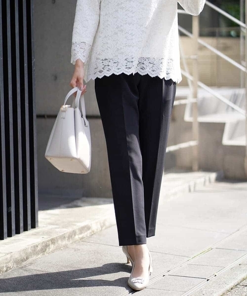 a.v.v（アーヴェヴェ）の「【洗える/イージーケア】ダブルクロステーパードパンツ（スーツパンツ・レディース・ブラック/ネイビー/ライトグレー・38/36/34/40/42）」の2枚目の写真