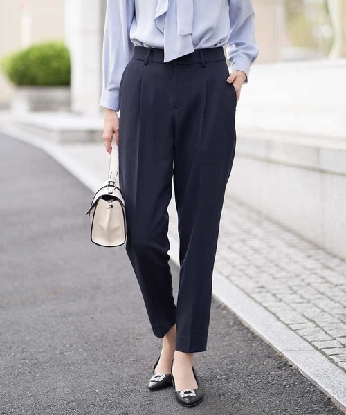 a.v.v（アーヴェヴェ）の「【洗える/イージーケア】ダブルクロステーパードパンツ（スーツパンツ・レディース・ブラック/ネイビー/ライトグレー・38/36/34/40/42）」の17枚目の写真