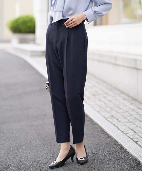 a.v.v（アーヴェヴェ）の「【洗える/イージーケア】ダブルクロステーパードパンツ（スーツパンツ・レディース・ブラック/ネイビー/ライトグレー・38/36/34/40/42）」の18枚目の写真