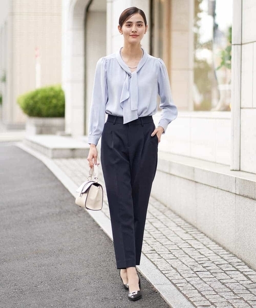 a.v.v（アーヴェヴェ）の「【洗える/イージーケア】ダブルクロステーパードパンツ（スーツパンツ・レディース・ブラック/ネイビー/ライトグレー・38/36/34/40/42）」の19枚目の写真