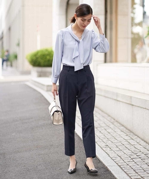 a.v.v（アーヴェヴェ）の「【洗える/イージーケア】ダブルクロステーパードパンツ（スーツパンツ・レディース・ブラック/ネイビー/ライトグレー・38/36/34/40/42）」の21枚目の写真