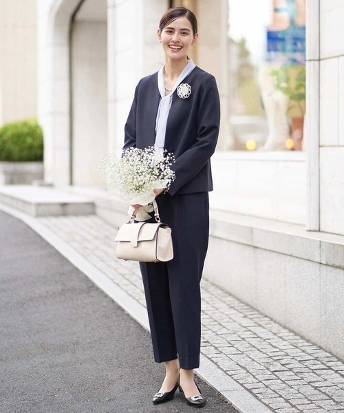 a.v.v（アーヴェヴェ）の「【洗える/イージーケア】ダブルクロステーパードパンツ（スーツパンツ・レディース・ブラック/ネイビー/ライトグレー・38/36/34/40/42）」の22枚目の写真