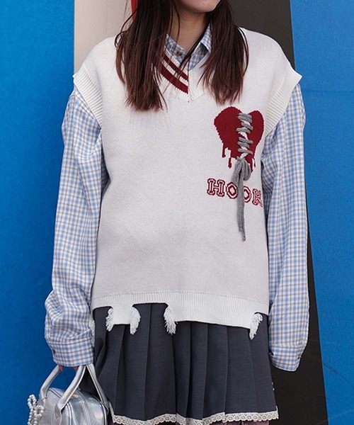 HOOK(フック)の「HOOK -original- 傷だらけのアシンメトリーニットベスト(ベスト・メンズ・ホワイト/ブラック/ホワイト系その他・M/L/XL)」の3枚目の写真