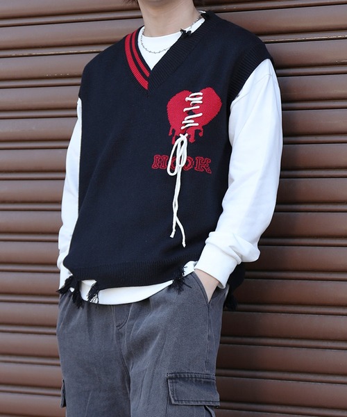 HOOK(フック)の「HOOK -original- 傷だらけのアシンメトリーニットベスト(ベスト・メンズ・ホワイト/ブラック/ホワイト系その他・M/L/XL)」の1枚目の写真