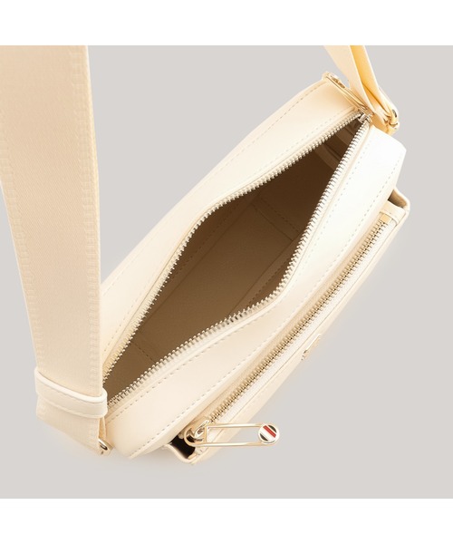 TOMMY HILFIGER（トミーヒルフィガー）の「【CLASSY掲載】アイコニックトミーカメラバッグ（ショルダーバッグ・レディース・ブラック/オレンジ/ブルー/グリーン/アイボリー・FREE）」の12枚目の写真