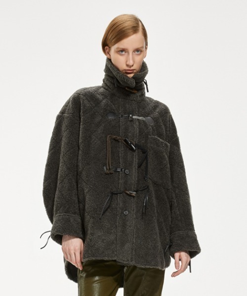 JNBY(ジェーエヌビーワイ)の「Diamond-shaped Embossed Wool-blend Duffle Jacket(ダッフルコート・レディース・ホワイト/ブラック・40/38/36)」の2枚目の写真