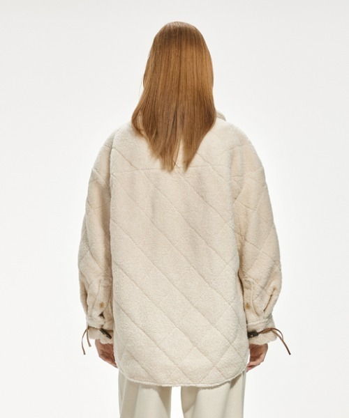 JNBY(ジェーエヌビーワイ)の「Diamond-shaped Embossed Wool-blend Duffle Jacket(ダッフルコート・レディース・ホワイト/ブラック・40/38/36)」の7枚目の写真
