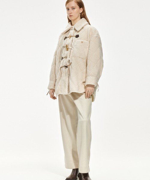 JNBY(ジェーエヌビーワイ)の「Diamond-shaped Embossed Wool-blend Duffle Jacket(ダッフルコート・レディース・ホワイト/ブラック・40/38/36)」の6枚目の写真