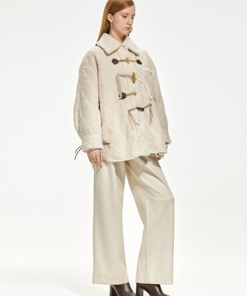 JNBY(ジェーエヌビーワイ)の「Diamond-shaped Embossed Wool-blend Duffle Jacket(ダッフルコート・レディース・ホワイト/ブラック・40/38/36)」の5枚目の写真