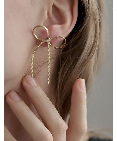 Re:EDIT（リエディ）の「[2024SS COLLECTION][MEISM by Re:EDIT]チェーンリボンシェイプピアス（ピアス（両耳用）・レディース・シルバー/ゴールド・FREE）」の4枚目の写真