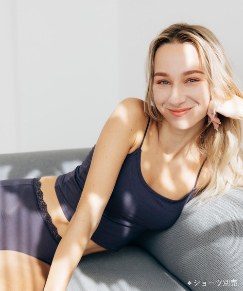 fran de lingerie（フランデランジェリー）の「さらっと滑らかなシルキーリネンクロップド丈のパッド付きキャミ 「シルキーリネン キャミソール」 キャミソール（キャミソール・レディース・グレイッシュベージュ/ネイビー/ブラック・L/LL/M）」の6枚目の写真