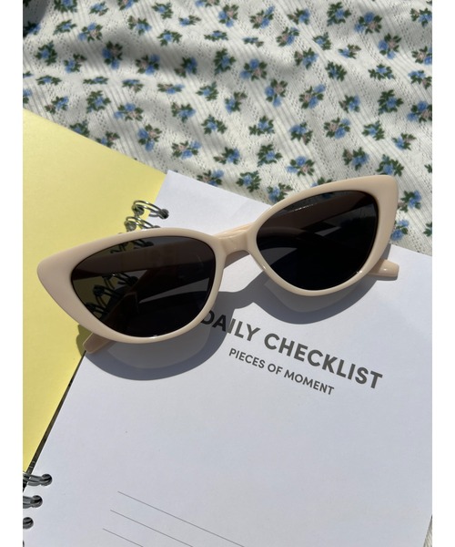 WC（ダブル シー）の「カラーフレームアイウェア（サングラス・レディース・ブラック/ベージュ/ホワイト/ピンク・FREE）」の3枚目の写真