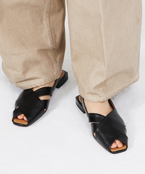 Au BANNISTER（オゥバニスター）の「スリングバックオープントゥフラットサンダル（サンダル・レディース・ホワイト/ブラック/その他・37/38/36）」の3枚目の写真