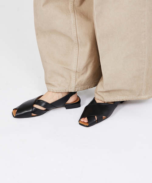 Au BANNISTER（オゥバニスター）の「スリングバックオープントゥフラットサンダル（サンダル・レディース・ホワイト/ブラック/その他・37/38/36）」の7枚目の写真