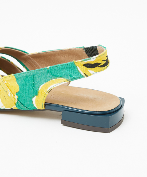 Au BANNISTER（オゥバニスター）の「スリングバックオープントゥフラットサンダル（サンダル・レディース・ホワイト/ブラック/その他・37/38/36）」の11枚目の写真