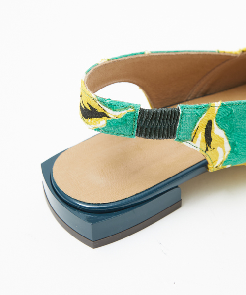 Au BANNISTER（オゥバニスター）の「スリングバックオープントゥフラットサンダル（サンダル・レディース・ホワイト/ブラック/その他・37/38/36）」の13枚目の写真