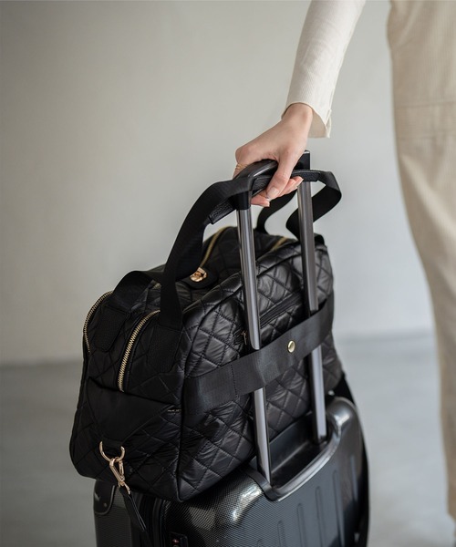 HAYNI（ヘイニ）の「Loche Quilted Boston Bag ロシェキルティングボストン Lサイズ（ボストンバッグ・レディース・ブラック・FREE）」の16枚目の写真