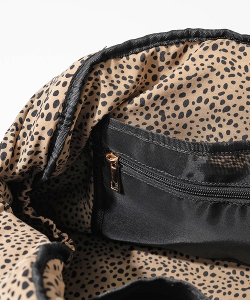 HAYNI（ヘイニ）の「Loche Quilted Boston Bag ロシェキルティングボストン Lサイズ（ボストンバッグ・レディース・ブラック・FREE）」の6枚目の写真