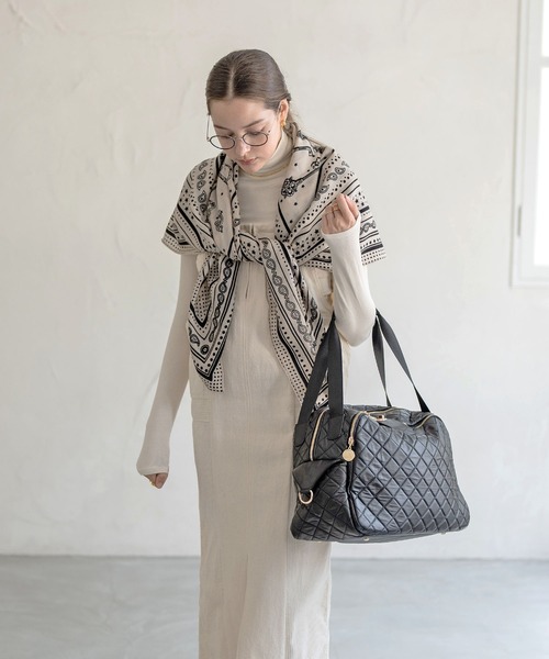 HAYNI（ヘイニ）の「Loche Quilted Boston Bag ロシェキルティングボストン Lサイズ（ボストンバッグ・レディース・ブラック・FREE）」の8枚目の写真