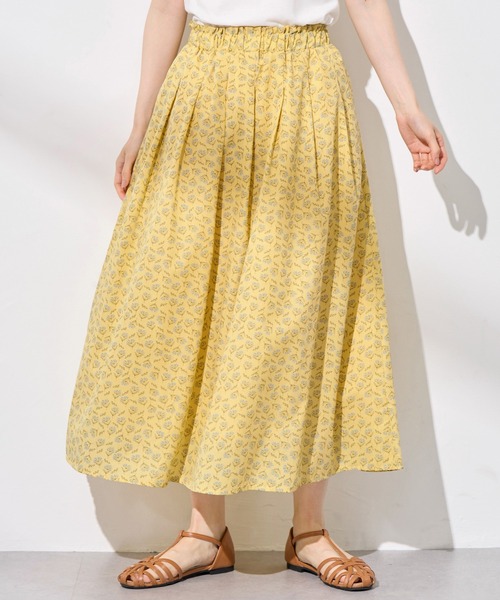Viola e Viola(ヴィオラエヴィオラ)の「小花柄フレアースカート(スカート・レディース・イエロー/キナリ・LARGE/MEDIUM)」の1枚目の写真