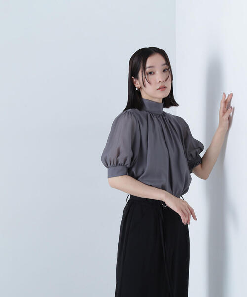 NATURAL BEAUTY BASIC（ナチュラルビューティーベーシック）の「ハイネックシアースリーブブラウス（シャツ/ブラウス・レディース・ワイン/グレー系その他/ベージュ・SMALL/MEDIUM）」の10枚目の写真