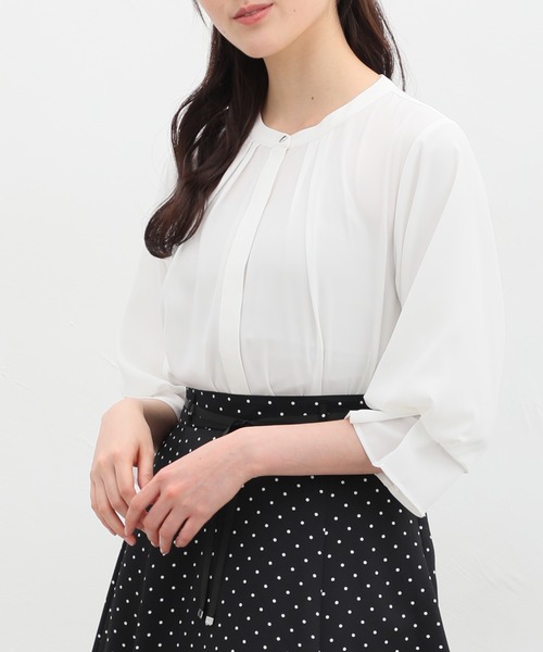 Honeys(ハニーズ)の「7分袖バンドカラーブラウス(シャツ/ブラウス・レディース・モカ/ホワイト/ブラック/ライラック/ダークオリーブ・S/M/L/LL/3L)」の2枚目の写真