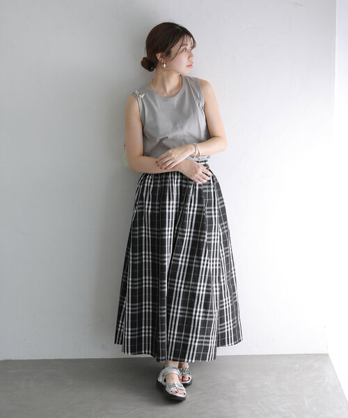 La TOTALITE（ラトータリテ）の「メモリータフタチェックスカート（スカート・レディース・ベージュ/ブラック/コバルトブルー・38/36）」の4枚目の写真