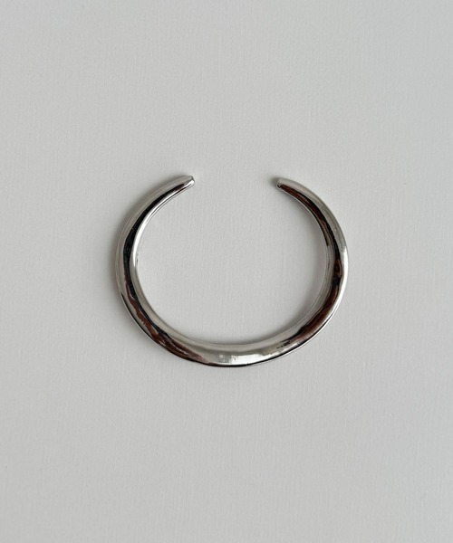 CANAL JEAN（キャナルジーン）の「Pt　ツイストバングル（バングル/リストバンド・レディース・シルバー・ONE SIZE）」の5枚目の写真