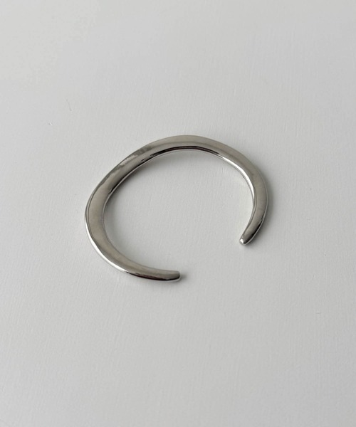 CANAL JEAN（キャナルジーン）の「Pt　ツイストバングル（バングル/リストバンド・レディース・シルバー・ONE SIZE）」の6枚目の写真