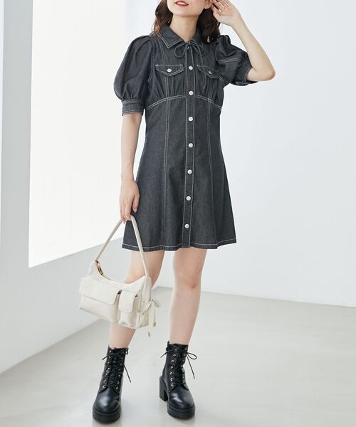 MAJESTIC LEGON（マジェスティックレゴン）の「デニムミニワンピース（ワンピース・レディース・ブラック/ブルー系その他2・MEDIUM）」の2枚目の写真