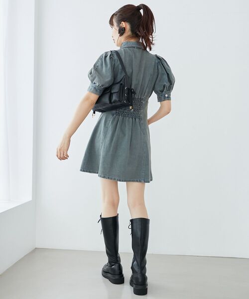 MAJESTIC LEGON（マジェスティックレゴン）の「デニムミニワンピース（ワンピース・レディース・ブラック/ブルー系その他2・MEDIUM）」の5枚目の写真