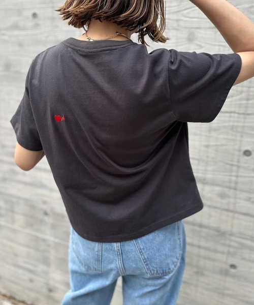mi via loca(ミヴィアロカ)の「カラー刺繍コンパクトTシャツ(Tシャツ/カットソー・レディース・ベージュ/オフホワイト/スミクロ・FREE)」の3枚目の写真