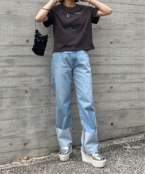 mi via loca(ミヴィアロカ)の「カラー刺繍コンパクトTシャツ(Tシャツ/カットソー・レディース・ベージュ/オフホワイト/スミクロ・FREE)」の12枚目の写真