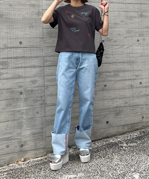 mi via loca(ミヴィアロカ)の「カラー刺繍コンパクトTシャツ(Tシャツ/カットソー・レディース・ベージュ/オフホワイト/スミクロ・FREE)」の14枚目の写真