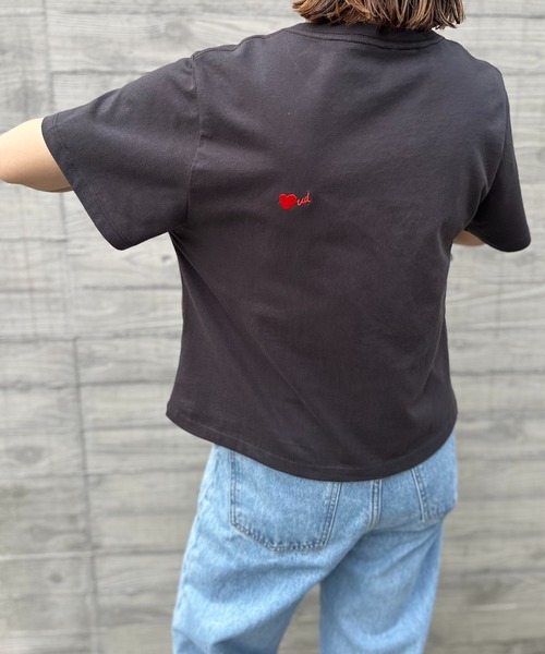 mi via loca(ミヴィアロカ)の「カラー刺繍コンパクトTシャツ(Tシャツ/カットソー・レディース・ベージュ/オフホワイト/スミクロ・FREE)」の9枚目の写真