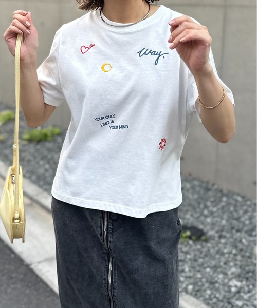 mi via loca(ミヴィアロカ)の「カラー刺繍コンパクトTシャツ(Tシャツ/カットソー・レディース・ベージュ/オフホワイト/スミクロ・FREE)」の19枚目の写真
