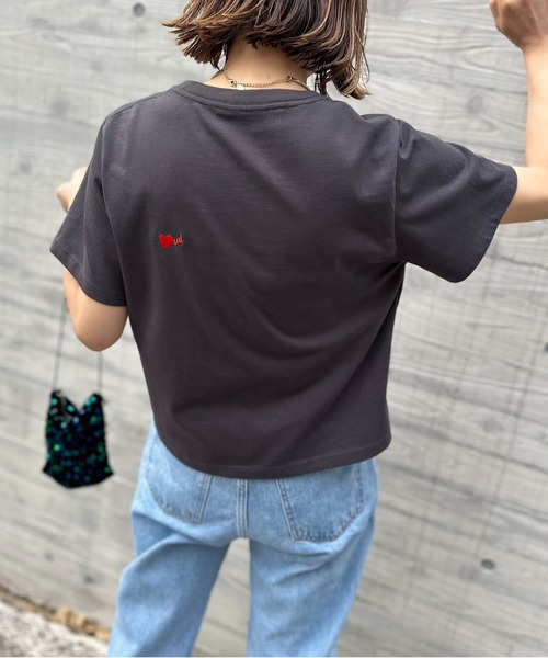 mi via loca(ミヴィアロカ)の「カラー刺繍コンパクトTシャツ(Tシャツ/カットソー・レディース・ベージュ/オフホワイト/スミクロ・FREE)」の5枚目の写真