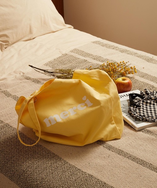 MILKFED.（ミルクフェド）の「MERCI LOGO TOTE（トートバッグ・レディース・ライトパープル/オレンジ/レッド/グリーン/ブラック/ライトピンク/ライトイエロー/ブルー・ONE SIZE）」の5枚目の写真