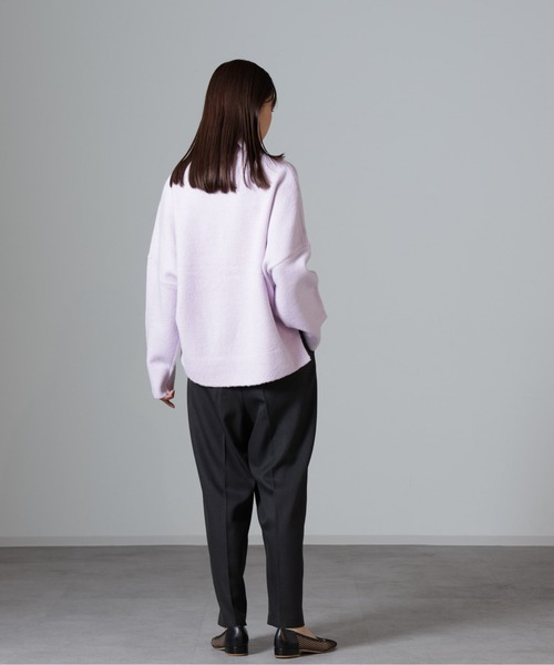 NANO universe(ナノユニバース)の「ウール混圧縮ニットタートルプルオーバー(ニット/セーター・レディース・パープル/ライトベージュ/チャコール・FREE)」の17枚目の写真
