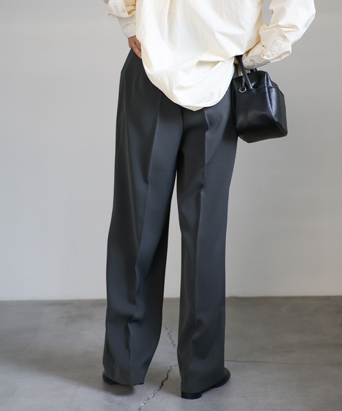 select MOCA(セレクトモカ)の「ハイウエストセンタープレススラックス(スラックス・レディース・アイボリー/ブラック/グレー/ダークベージュ・SMALL/MEDIUM/LARGE)」の10枚目の写真