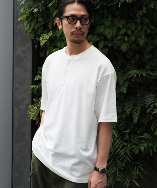 B:MING by BEAMS(ビーミングバイビームス)の「【WEB限定/ユニセックス】ヘビーウェイト 3ボタン ヘンリーネック Tシャツ(Tシャツ/カットソー・メンズ・ブラック/ブルー系その他/オフホワイト・XL/L/M/S)」の8枚目の写真