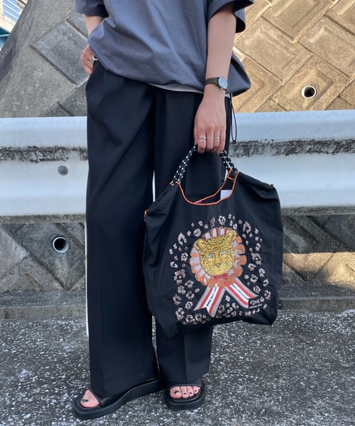 Ball&Chain（ボールアンドチェーン）の「[BALL&CHAIN/ボールアンドチェーン] D.LEOPARD 刺繍デザインナイロントートバッグ（トートバッグ・レディース・ブラック/ベージュ・M）」の3枚目の写真