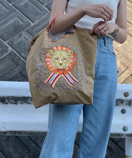 Ball&Chain（ボールアンドチェーン）の「[BALL&CHAIN/ボールアンドチェーン] D.LEOPARD 刺繍デザインナイロントートバッグ（トートバッグ・レディース・ブラック/ベージュ・M）」の19枚目の写真